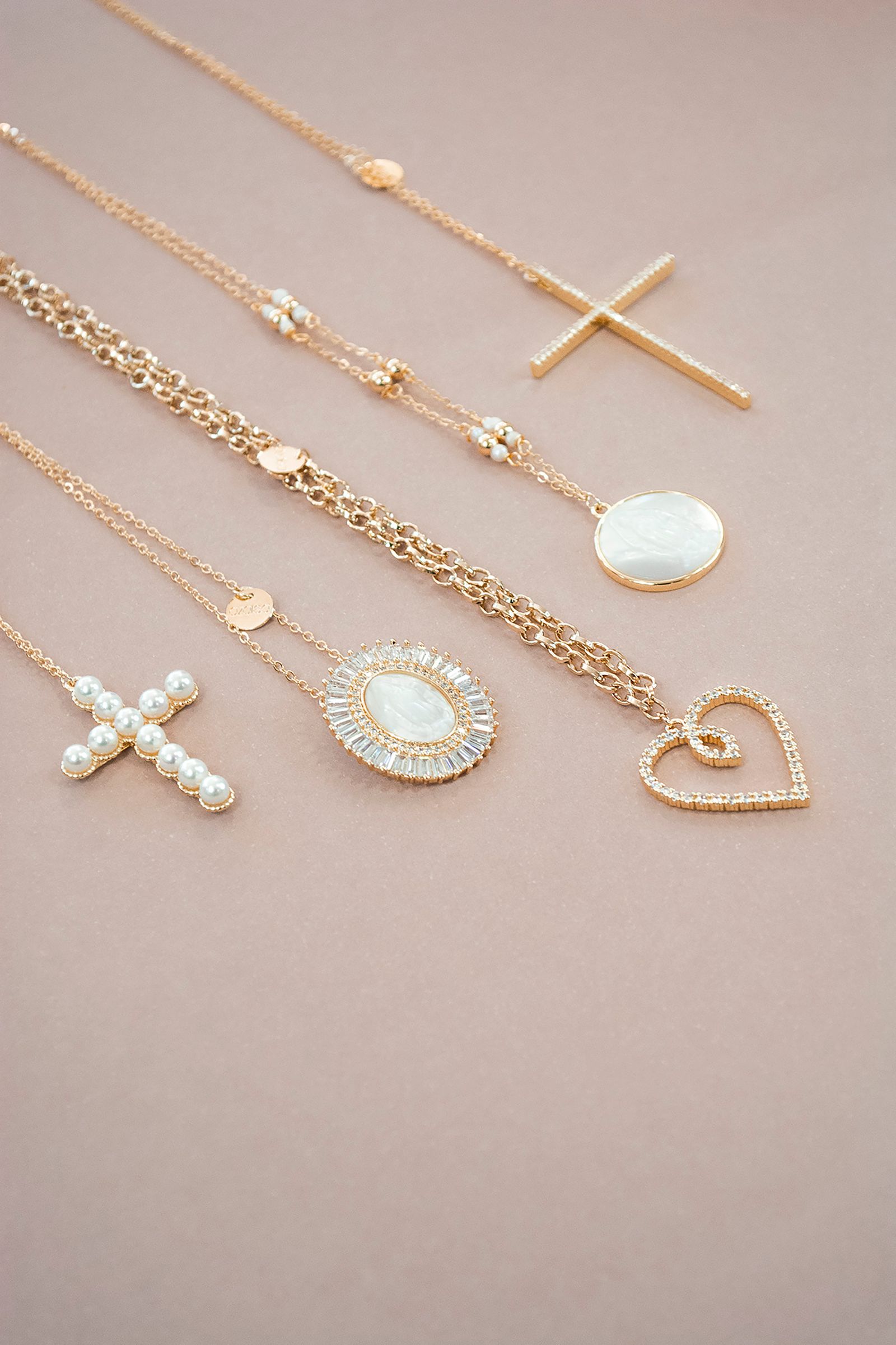 BREAKING: Woman Discovers a Jewelry Site With a Live Gold Price Ticker, Reacts Accordingly